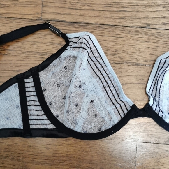 Victoria's Secret Bra Blue Lace Demi 32DD New* - Picture 3 of 7